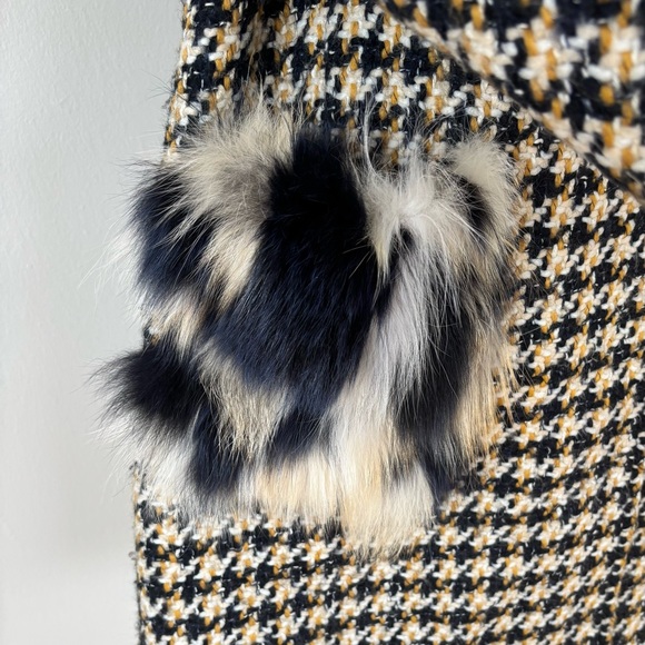 Ermanno Scervino Tweed Houndstooth Coat with Natural Fur Pockets - Picture 6 of 12